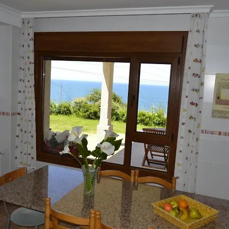 Peregrinos B Casa Alicia منزل للإقامة *